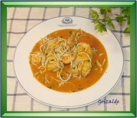 Merluza a la marinera con langostinos y gulas