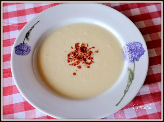 Crema fria de puerro y manzana